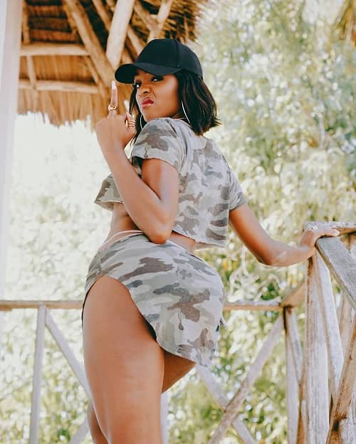Kwanza Hio Asubuhi, Anaipata Chai Chai by Phina Tz Sexy body